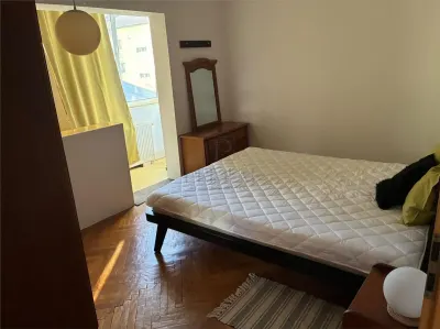 Apartament 3 camere | Bucovina | Decomandat | 2 Balcoane | 2 Bai | 400 € - foto 2