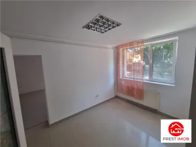 Apartament de 62 mp , parte din casa, cu intrare separata, posibil spatiu comercial, semicentral , Targu Mures - foto 2