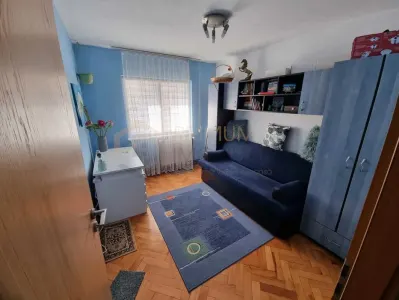 ARADULUI - ETAJ 3 - BLOC IZOLAT - 3 camere - decomandat - centrala proprie - clima - BOXA - foto 6
