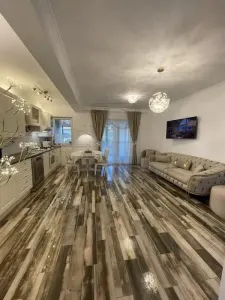 Apartament in casa insiruita - zona buna - mobilat utilat - curte amenjata - Mosnita Noua