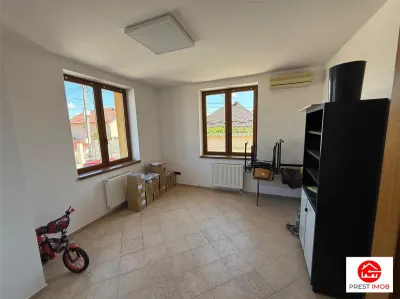 De inchiriat spatiu birouri, 10 birouri , 4 bai, garaj, 4 bai si teren 10 arii,Sancraiul de Mures - foto 12