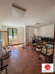 De inchiriat spatiu birouri, 10 birouri , 4 bai, garaj, 4 bai si teren 10 arii,Sancraiul de Mures - foto 13