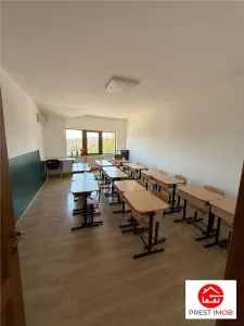De inchiriat spatiu birouri, 10 birouri , 4 bai, garaj, 4 bai si teren 10 arii,Sancraiul de Mures - foto 18