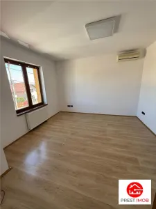 De inchiriat spatiu birouri, 10 birouri , 4 bai, garaj, 4 bai si teren 10 arii,Sancraiul de Mures - foto 10