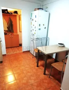 LIPOVEI - PARTER INALT - 3 cam - 2 bai - centrala proprie - BOXA - foto 2