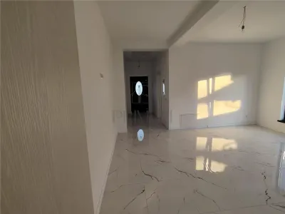 Duplex pe plan - teren generos - zona aproape de toate magazinele - foto 4