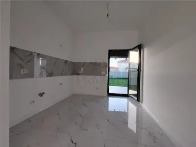 Duplex pe plan - teren generos - zona aproape de toate magazinele - foto 6