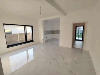 Duplex pe plan - teren generos - zona aproape de toate magazinele - foto 8