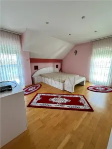 GIROCULUI - CASA INDIVIDUALA - PISCINA  INCALZITA - SAUNA - GARAJ - PANOURI SOLARE - foto 8