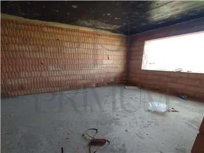 Duplex despartit prin camera tehnica - langa asfalt - compartimentare excelenta - dormitor la parter - foto 4