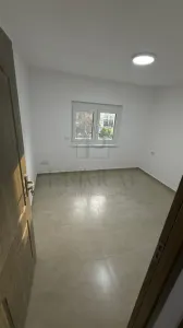 COMPLEX - 4 CAM - DECOM. - ETAJ 1 - CENTRALA PRORPIE - BOXA - 2 BAI - RENOVAT - Timisoara