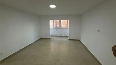COMPLEX - 4 CAM - DECOM. - ETAJ 1 - CENTRALA PRORPIE - BOXA - 2 BAI - RENOVAT - foto 3