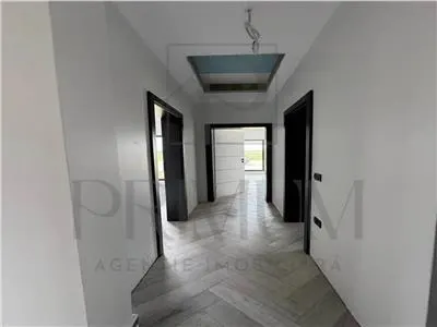 Duplex pe parter - 4 camere - spatiu mare - terasa - aproape de drumul cu 4 benzi - foto 4