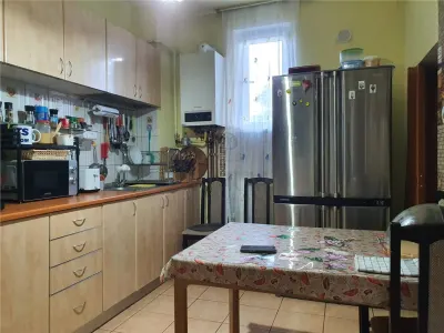 FREIDORF, CASA DECOMANDATA CU 7 CAMERE, 5 DORMITOARE, 3 BAI, BUCATARIE INCHISA SI SPATII DE DEPOZITARE - foto 4