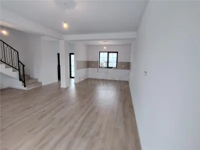 Duplex despartit prin camera tehnica - toate utilitatile- zona excelenta - foto 2