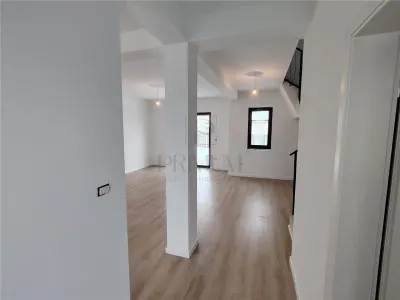 Duplex despartit prin camera tehnica - toate utilitatile- zona excelenta - foto 3