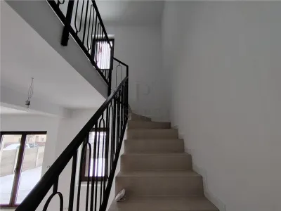 Duplex despartit prin camera tehnica - toate utilitatile- zona excelenta - foto 5