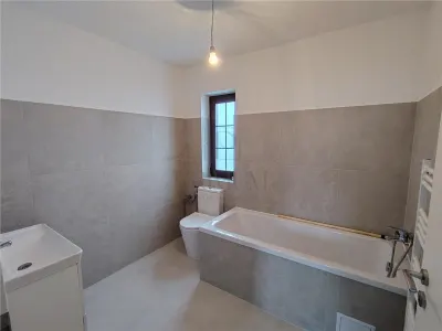 Duplex despartit prin camera tehnica - toate utilitatile- zona excelenta - foto 10
