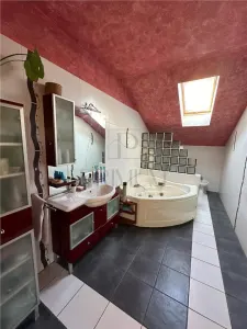 Casa individuala superba - zona TOP ( Calea Buziasului) - mobilata complet - garaj - finisaje deosebite - gata de mutat - foto 16