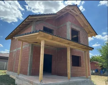 Casa individuala - zona excelenta - toate utilitatile - posibilitate de cumparare la cheie sau la rosu - foto 2