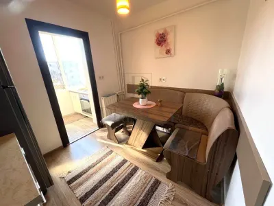 GIROCULUI - ETAJ 3 - BLOC IZOLAT - 3 CAMERE - 2 BAI - CLIMA - RENOVAT - foto 2