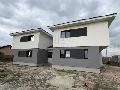 Duplex la asfalt - separat prin camara - 5 camere - foto 1