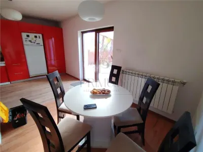 Casa individuala - 6 camere - locatie excelenta - 220 mp utili - garaj - foto 6