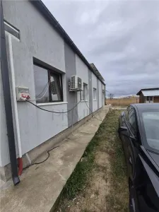 Hala / Spatiu de depozitare - cu birou și dormitor - curte generoasa  - zona foarte buna - Mosnita Noua