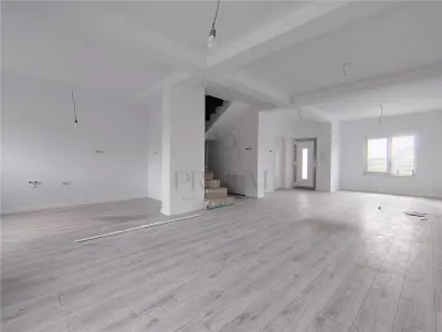 Duplex separat prin camera tehnica - acces facil - foarte spatios - foto 4