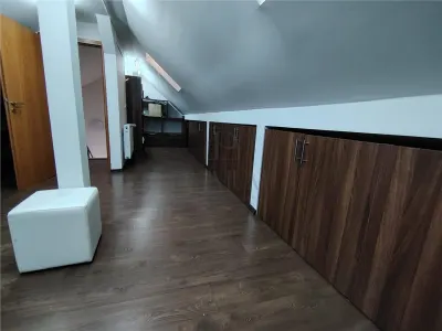 VILA GENEROASA CU 5 CAMERE IN MOSNITA NOUA - 220 MP UTILI - DRESSING IN POD - foto 7