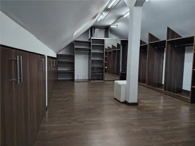 VILA GENEROASA CU 5 CAMERE IN MOSNITA NOUA - 220 MP UTILI - DRESSING IN POD - foto 8