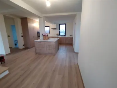 Duplex 6 camere - bucataria mobilata complet - toate utilitatile - 160 mp utili -  separat prin camera tehnică - foto 1