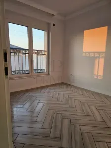 zona M CITY - 5 camere - perete dublu - toate utilitatile - foto 2