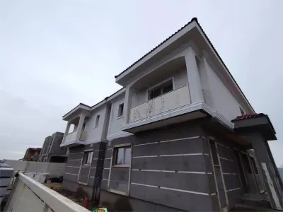 Duplex despartit prin camera tehnica - bucatarie inchisa - living generos - foto 4