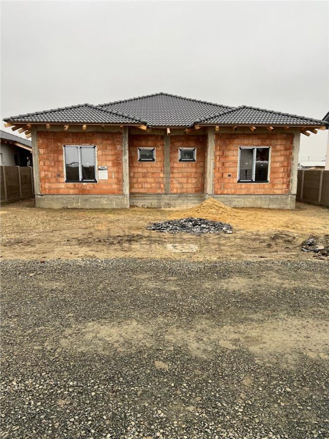 Duplex pe plan - teren generos - Mosnita Veche