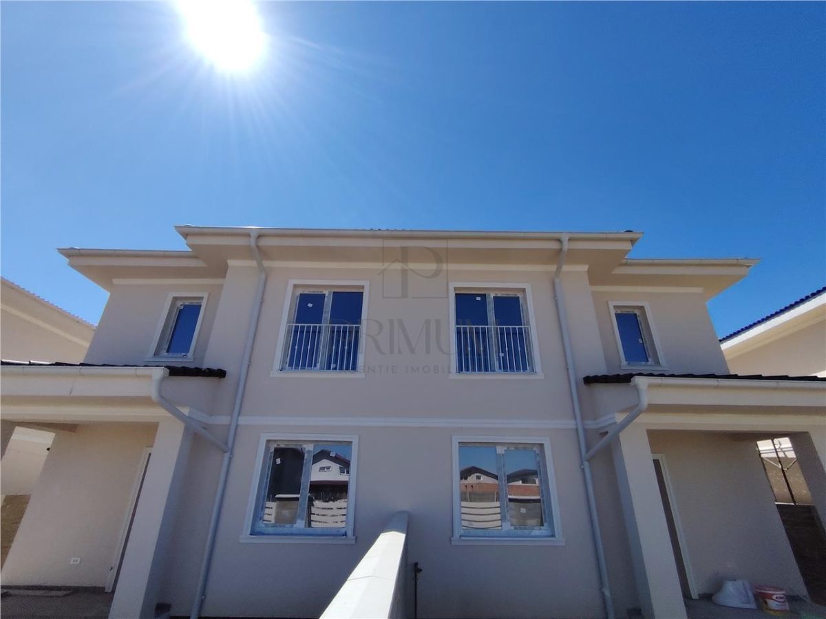 Duplex spatios - bucatarie inchisa - zona in plina dezvoltare - Mosnita Noua