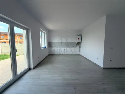 Duplex pe parter - zona buna - toate utilitatile - foto 4
