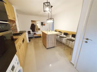 SEMICENTRAL - ETAJ 5 - LIFT - BLOC IZOLAT - 3 CAMERE - CENTRALA PROPRIE - CLIMA - RENOVAT - foto 1