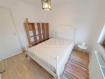 SEMICENTRAL - ETAJ 5 - LIFT - BLOC IZOLAT - 3 CAMERE - CENTRALA PROPRIE - CLIMA - RENOVAT - foto 4