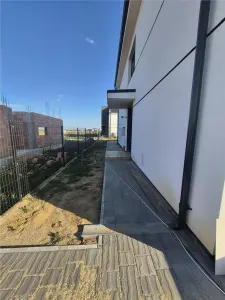 Duplex superb cu 4 dormitoare - teren 330 mp - locatie foarte buna - cartier exclusivist - compartimentare excelenta - foto 4
