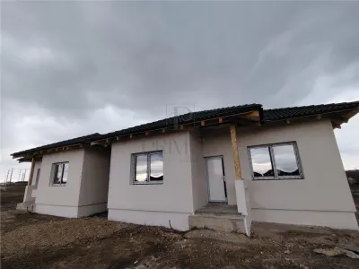 Duplex separat  -  Mosnita Noua- Teren 380mp - in apropiere de Kaufland - Mosnita Noua