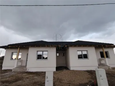Duplex separat  -  Mosnita Noua- Teren 380mp - in apropiere de Kaufland - foto 4