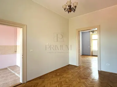SINAIA - ISTORIC - 5 CAMERE - DECOMANDAT - 2 BAI - CENTRALA PROPRIE - CLIMA - RENOVAT - foto 4
