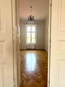 SINAIA - ISTORIC - 5 CAMERE - DECOMANDAT - 2 BAI - CENTRALA PROPRIE - CLIMA - RENOVAT - foto 5