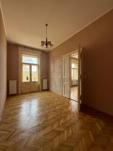 SINAIA - ISTORIC - 5 CAMERE - DECOMANDAT - 2 BAI - CENTRALA PROPRIE - CLIMA - RENOVAT - foto 9