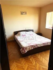 SOARELUI - ETAJ 3 - BLOC IZOLAT - 3 CAMERE - 2 BAI - 2 BALCOANE - DECOMANDAT - CENTRALA PROPRIE - foto 4