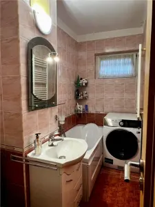 SPITALUL JUDETEAN - PARTER - BLOC IZOLAT - 3 CAMERE - BALCON - CENTRALA PROPRIE - BOXA - foto 15