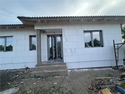 Utvin- toate utilitatile- incalzire in pardoseala= 4 camere- predare la cheie - foto 3