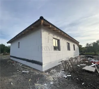 Utvin- toate utilitatile- incalzire in pardoseala= 4 camere- predare la cheie - foto 5