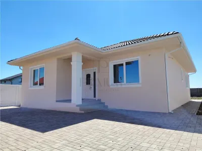 INDIVIDUALA LA CHEIE - TOATE UTILITATILE - ZONA POPULATA - foto 1